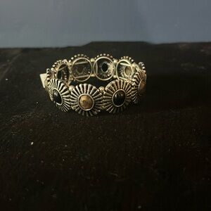 Chic Versatility: Silver Stretchy Bracelet with Assorted Stones